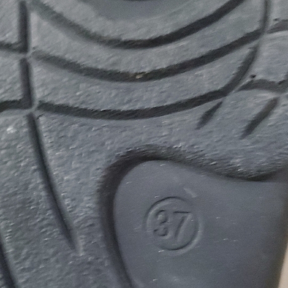 Brown Leather Sandals with Floral Design - Picture 14 of 15